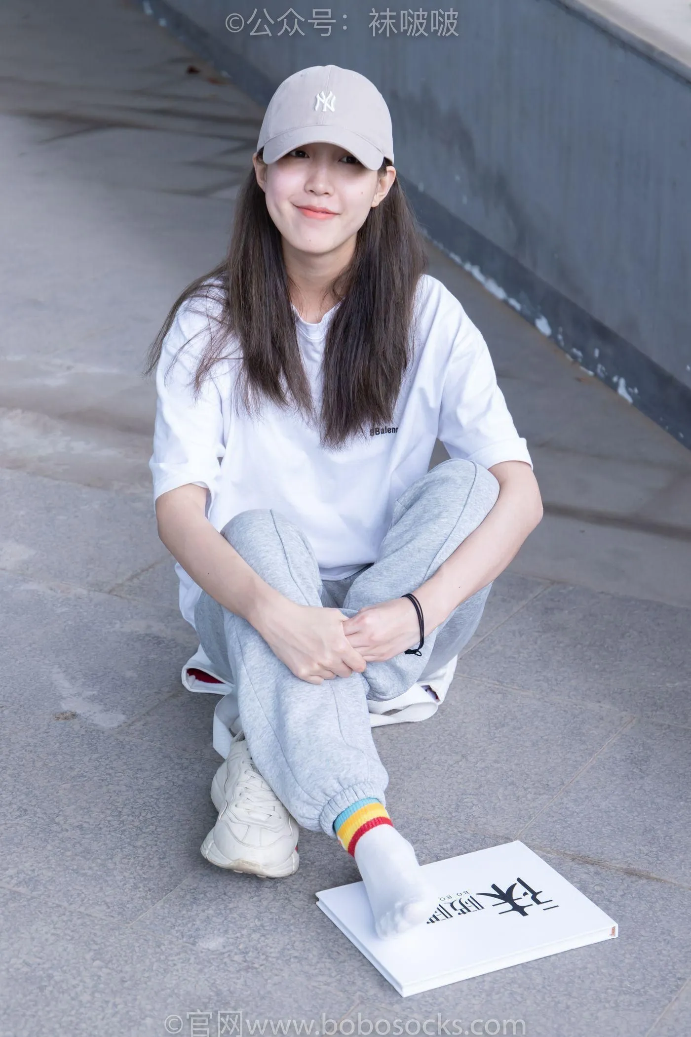 [BoBoSocks袜啵啵]NO.012 泡芙-运动鞋、白棉袜、裸足 [132P]插图2